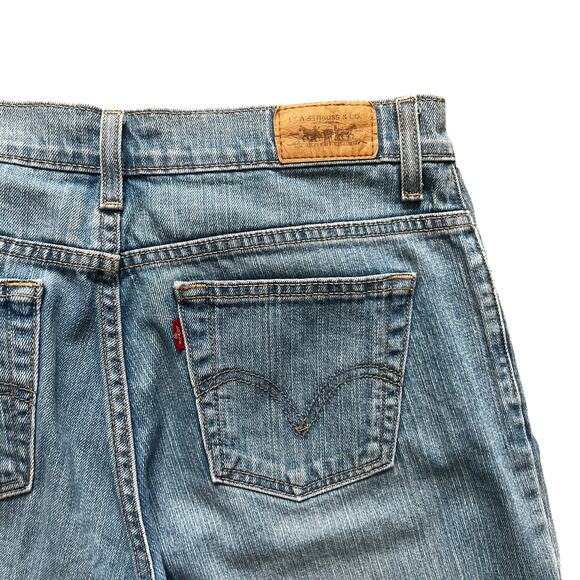Levi’s Women’s 550 Straight Leg Jeans Medium Wash Size 10 Short - Picture 5 of 10
